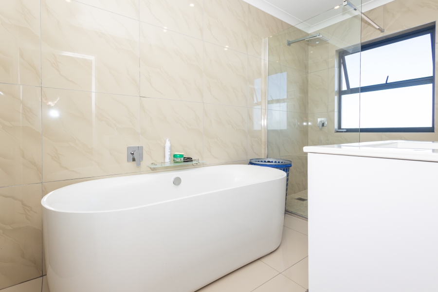 4 Bedroom Property for Sale in Loevenstein Western Cape